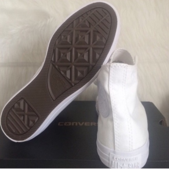 ❤️ CONVERSE WOMENS ALL WHITE SHOES - Picture 5 of 5