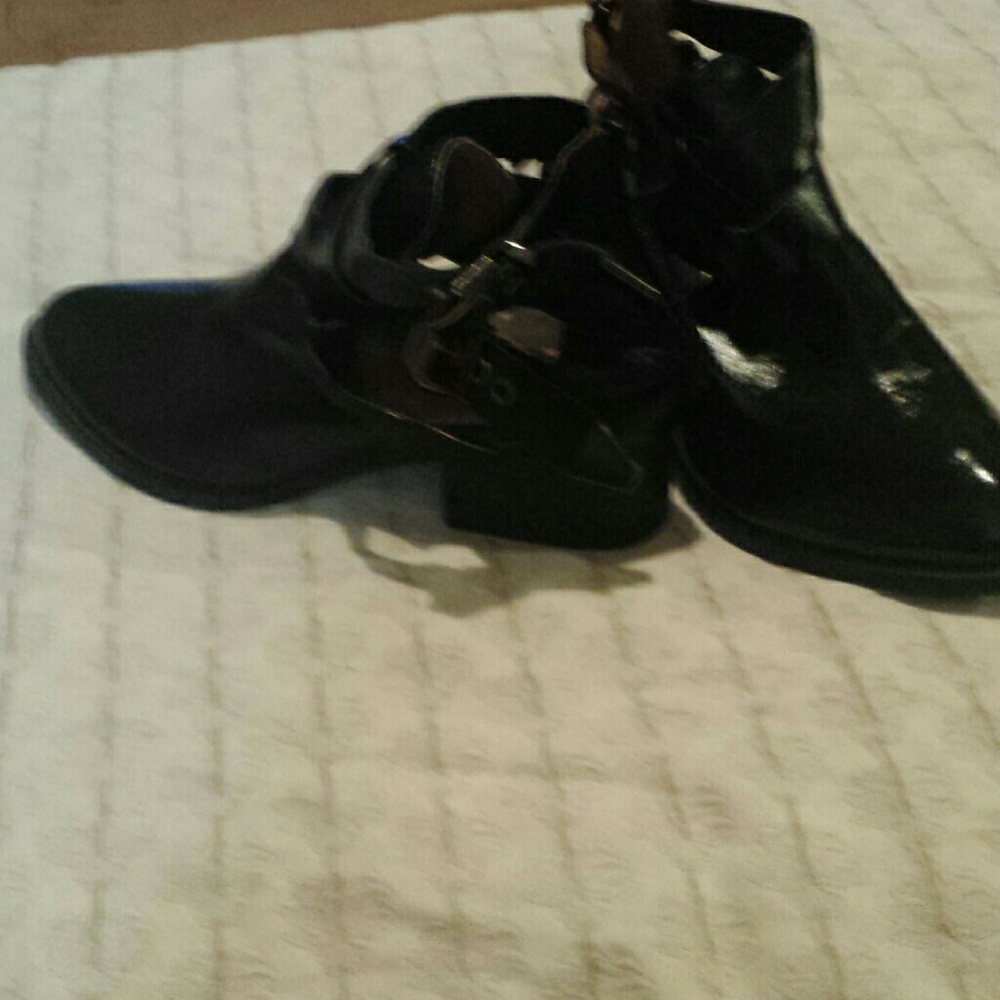 Shoes - Picture 2 of 2