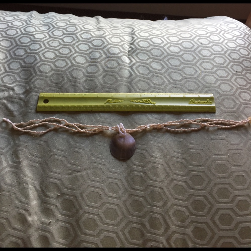 Shell and bead necklace - Picture 2 of 2