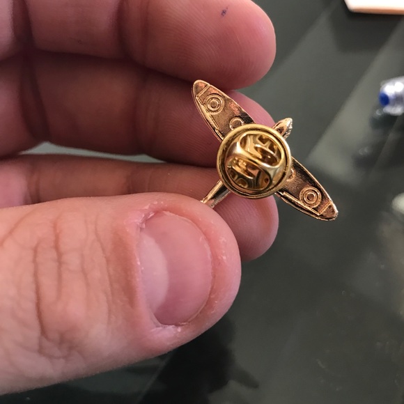 Gold Airplane Tie Pin or Lapel Pin - Picture 2 of 2