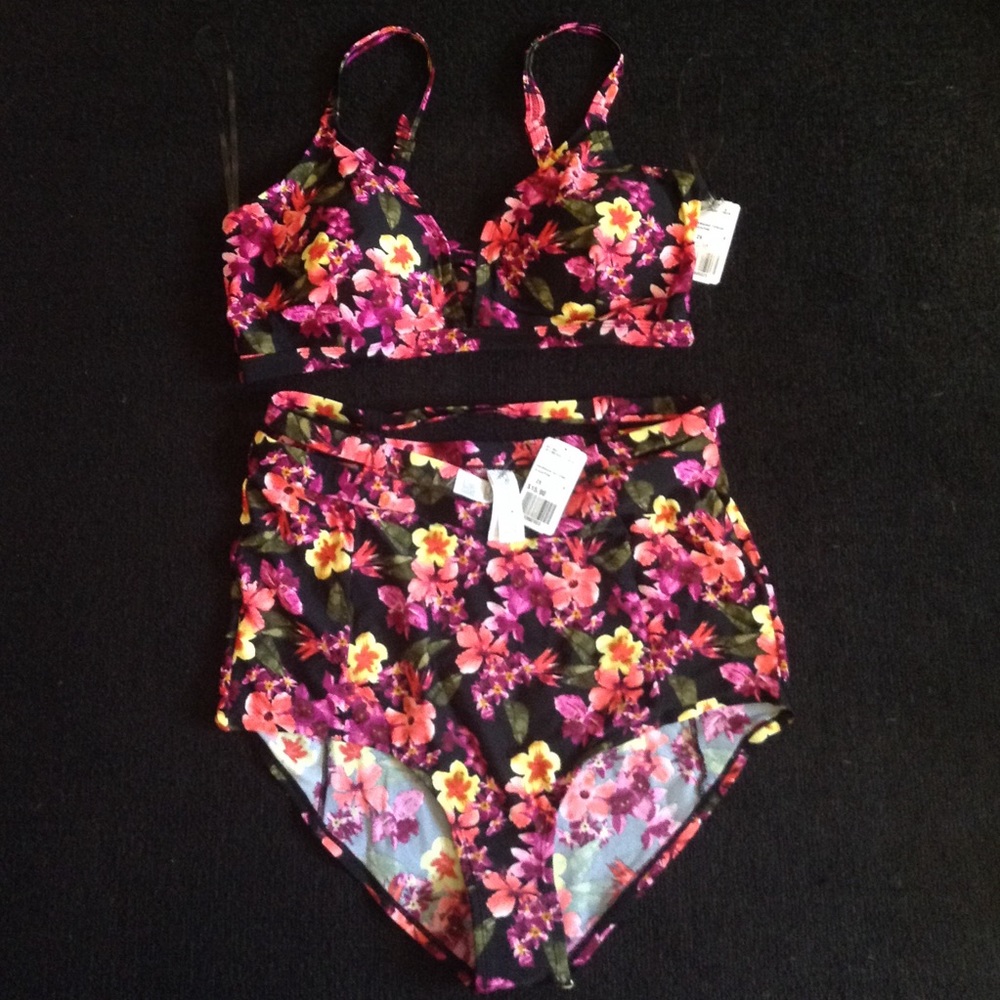 BNWT Forever 21 2x floral bikini