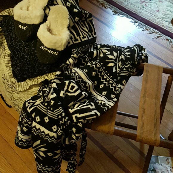 🍃💗❌SOLD❌PINK "I ONLY SLEEP IN" SHORT COZY ROBE - Picture 2 of 3