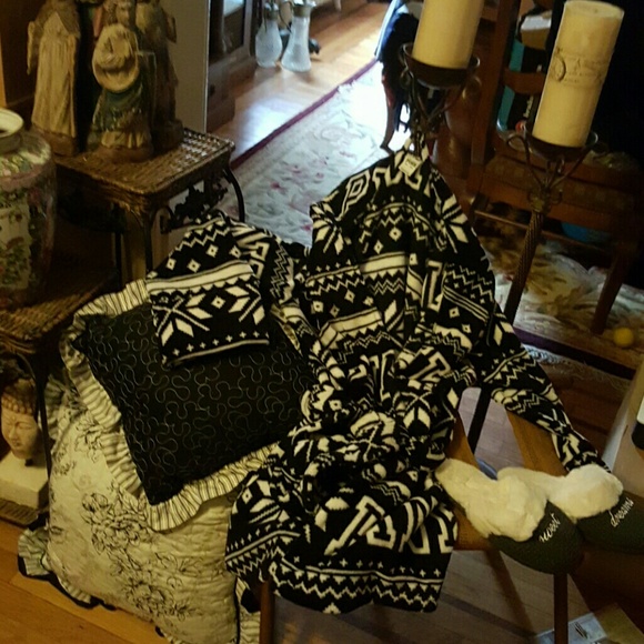 🍃💗❌SOLD❌PINK "I ONLY SLEEP IN" SHORT COZY ROBE - Picture 3 of 3