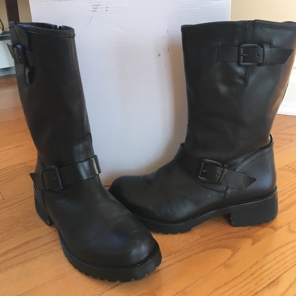 Black Steve Madden leather boots