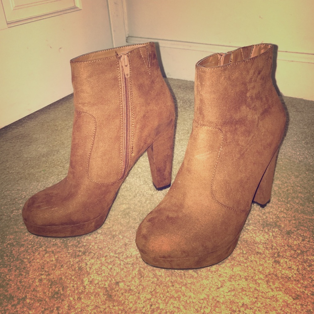 Cute heel boots!!
