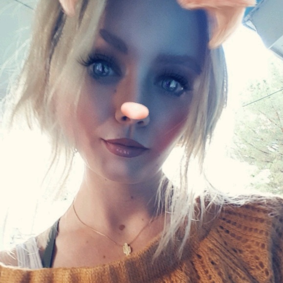 Meet your Posher, Cassandra - Picture 3 of 4