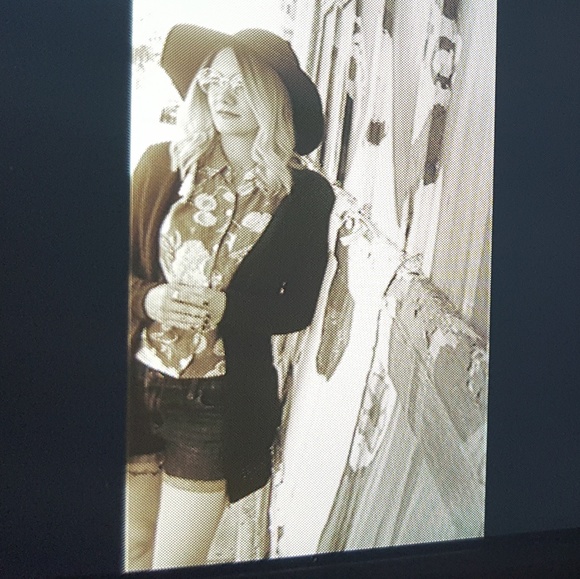 Meet your Posher, Cassandra - Picture 4 of 4