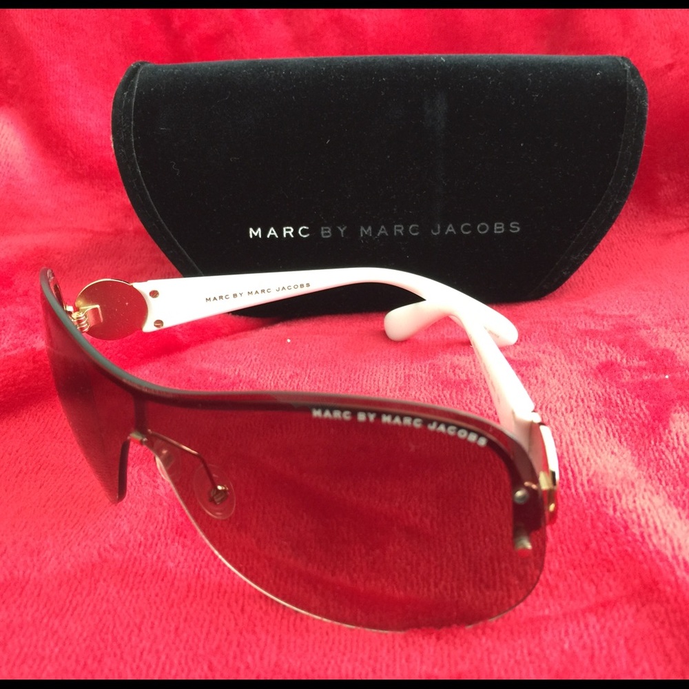 Mark by Marc Jacobs sunglasses like new!