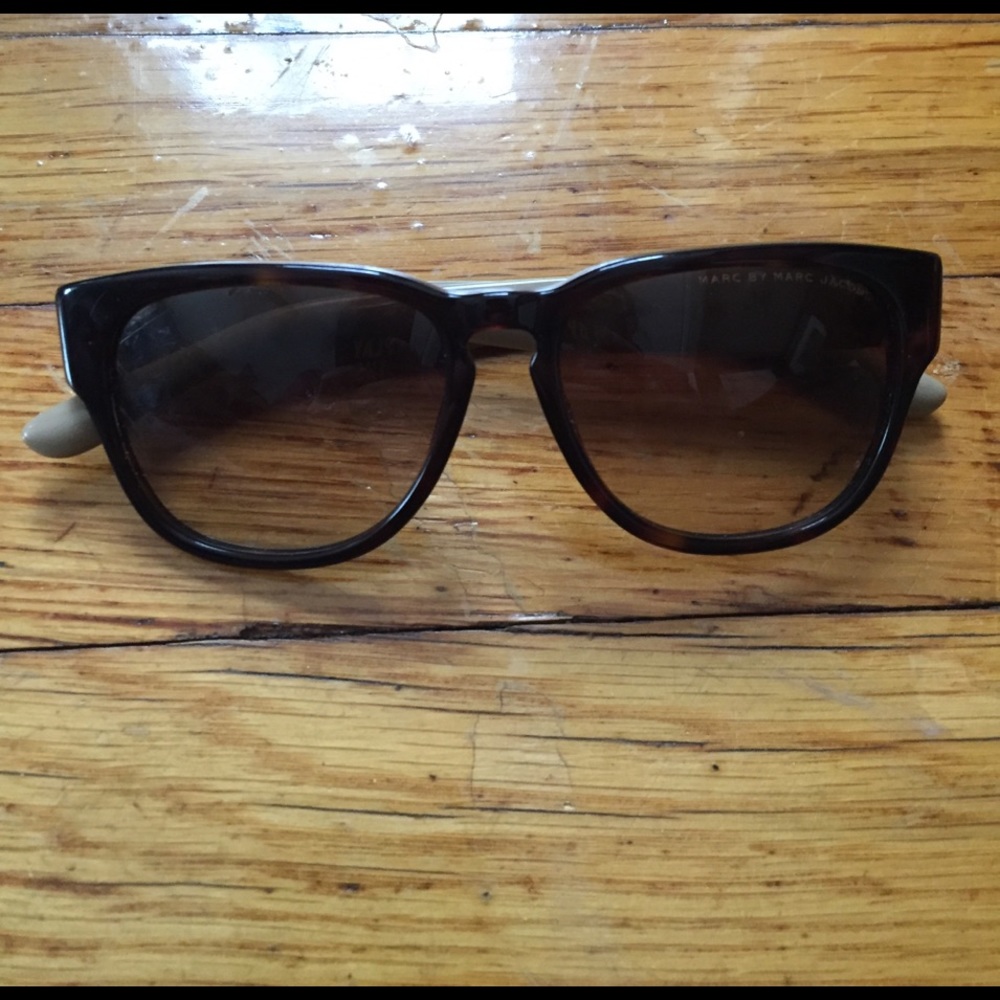 Marc by Marc Jacobs sunglasses w/case and cloth