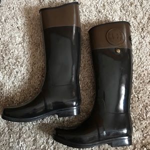 Glossy black and brown hunter boots good condition