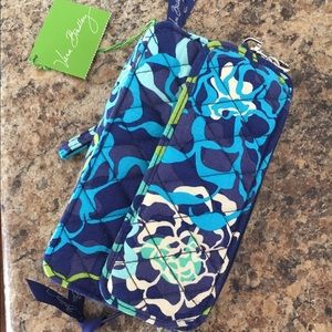 Vera Bradley Smartphone Wristlet NWT