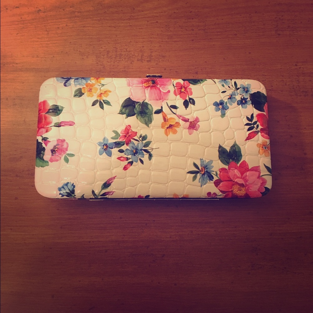 Clutch wallet NWOT