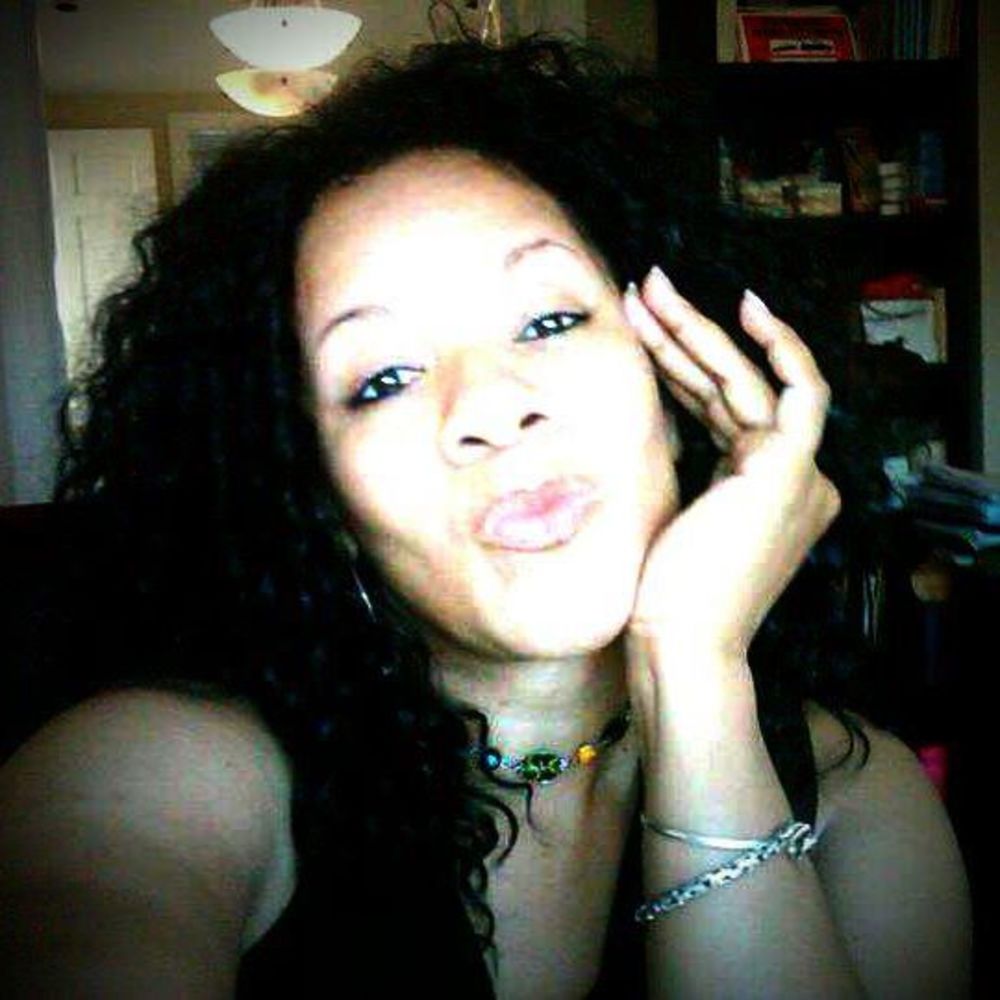 Meet your Posher, Deniece