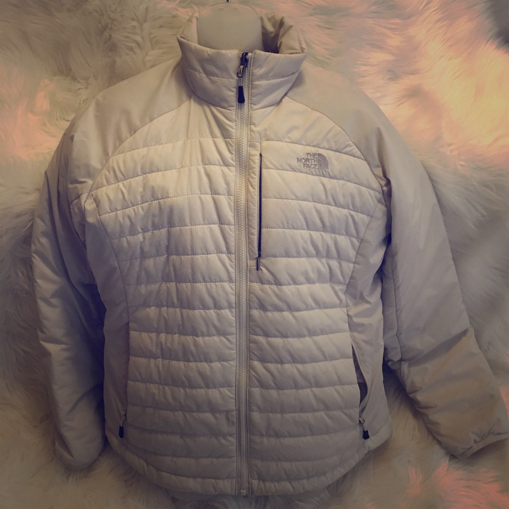 🤍North Face Jacket in light white. 
🩶Size large.