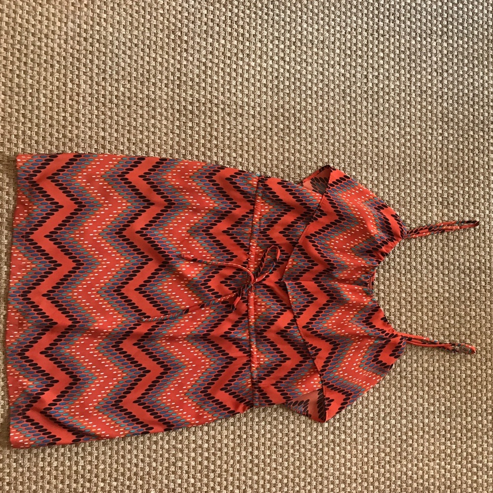 Glam dress in fun orange/multicolor print. Size M