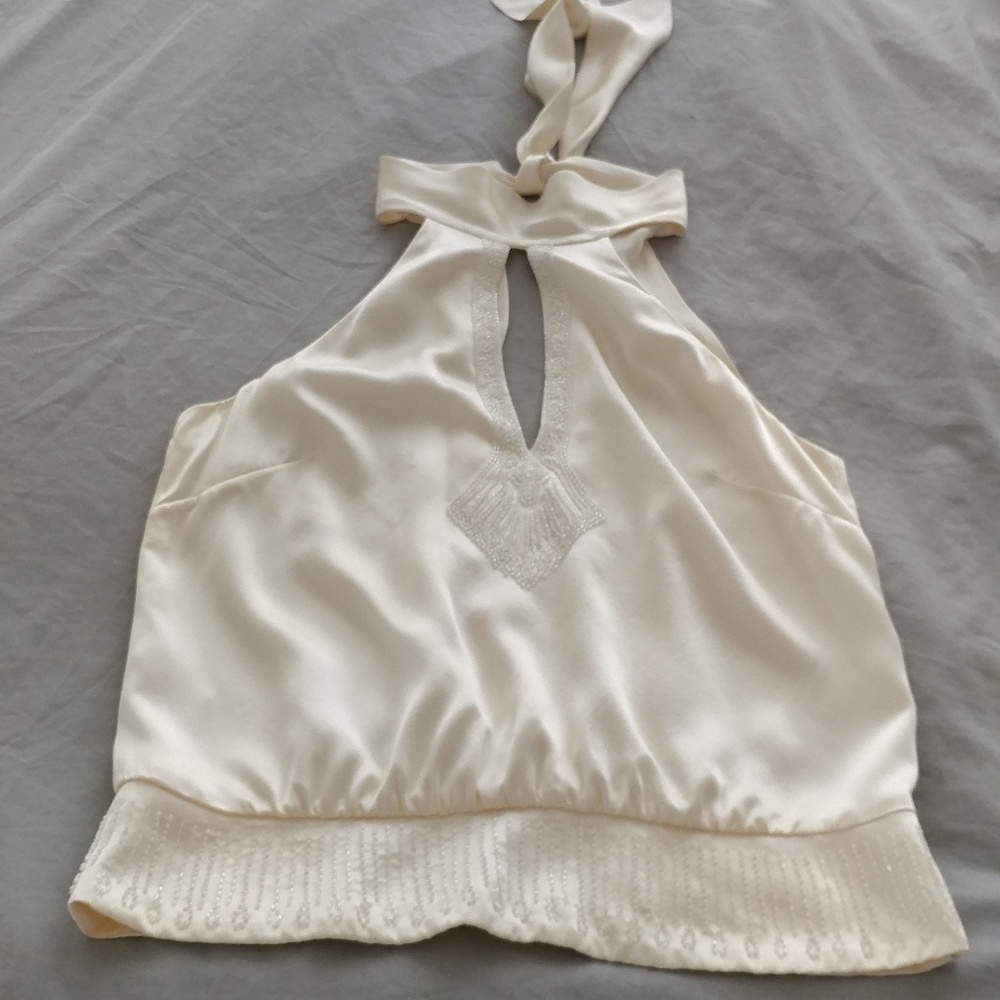 5 for $25🔥Beautiful Silk Sleeveless Top