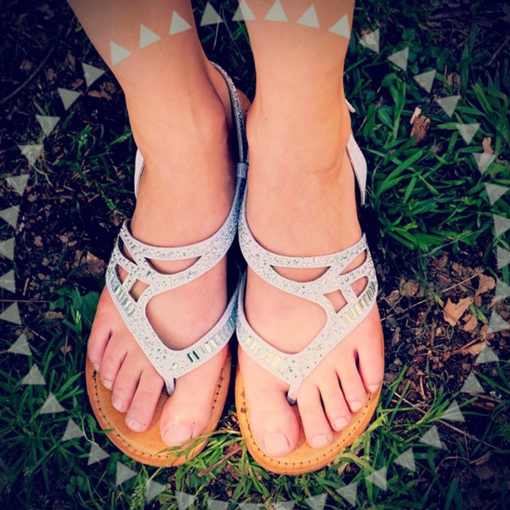 NIB Silver Studded Sparkle Embellished Sandals - Picture 2 of 4