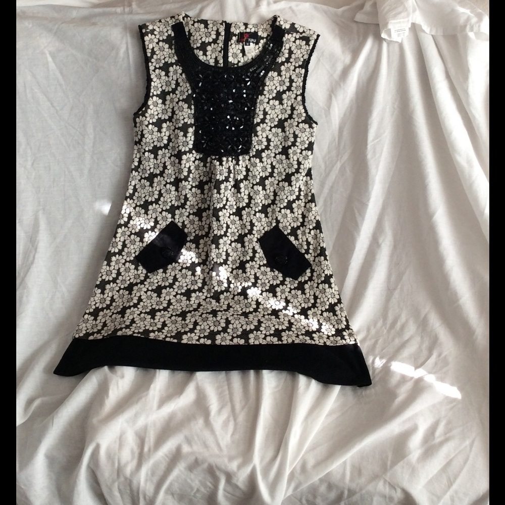 Black/White Floral Sleeveless Dress