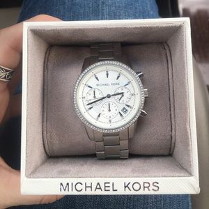 NEW MK WATCH (never sized)