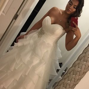 🛑Allure Bridal Gown w/ Swarovski MAKE AN OFFER🛑