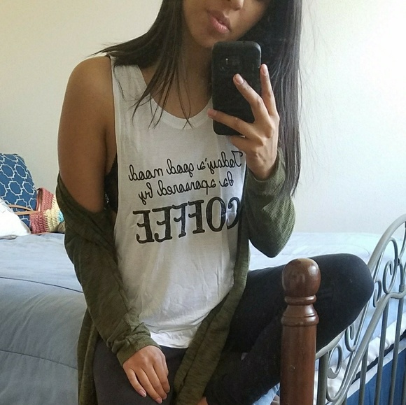 💕20%OFF💕WHITE TANK LOGO TOP - Picture 3 of 4