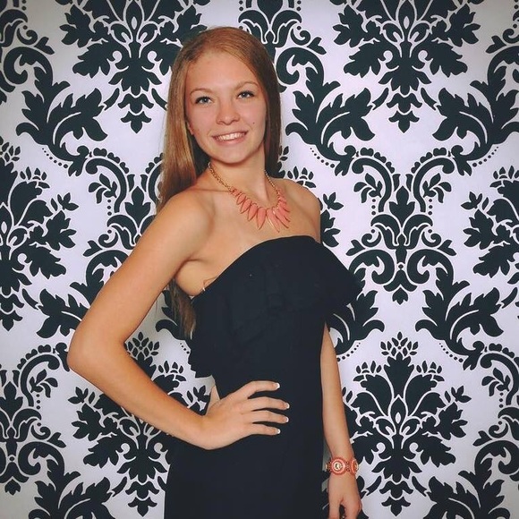 Meet your Posher! ❤️ - Picture 1 of 1