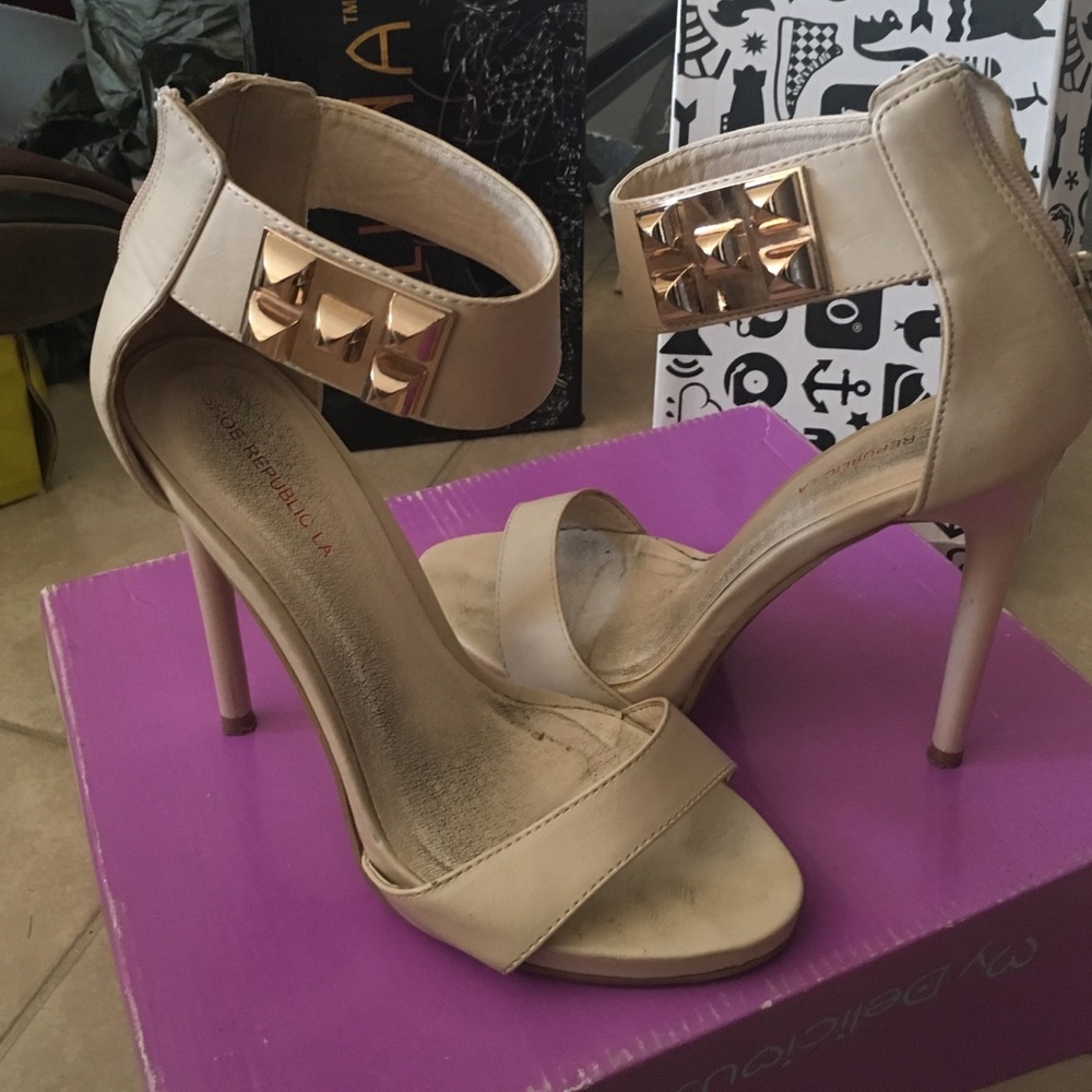 Nude Accent Heels size 6