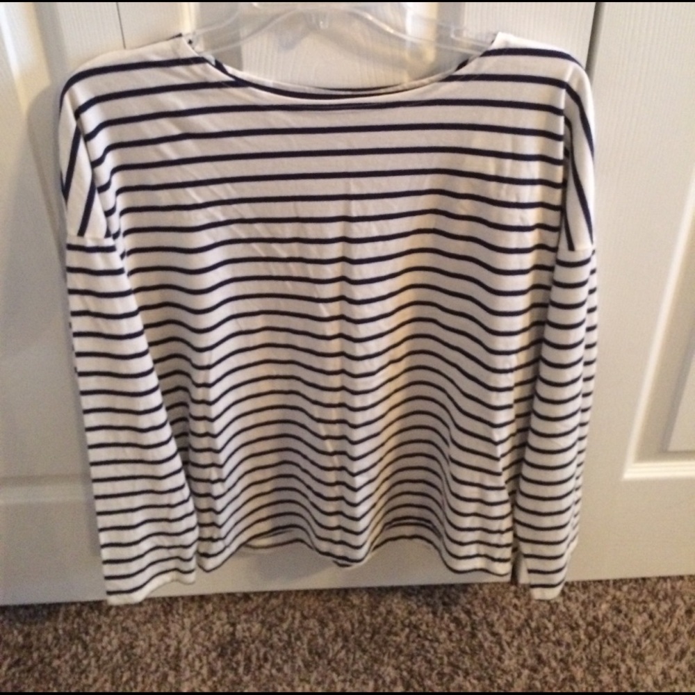 NEVER WORN Old navy blue/white stripped 3/4 sleeve