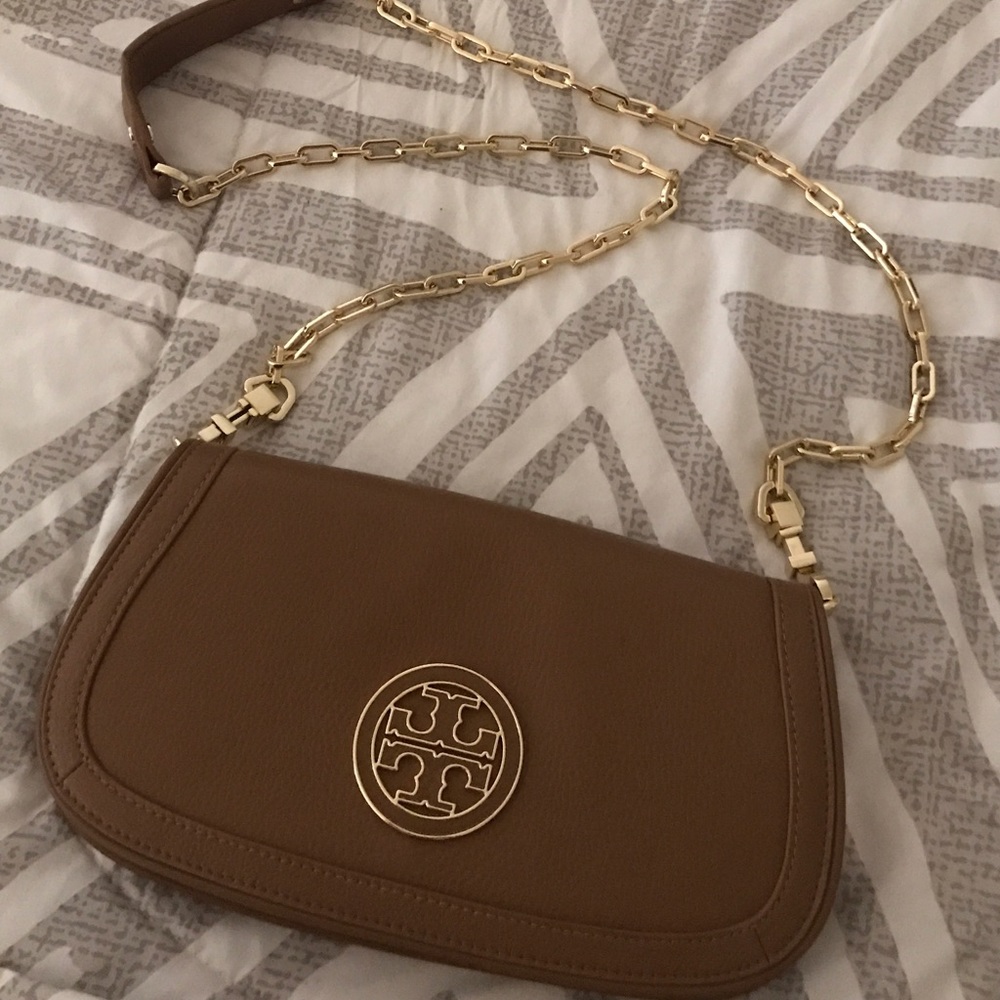 Gorgeous Tory burch cluch and crossbody