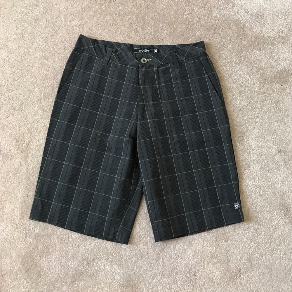 Plaid shorts gray and green w33