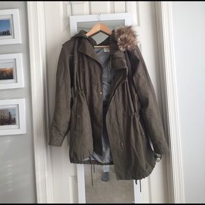 Loft jacket with fur hood
