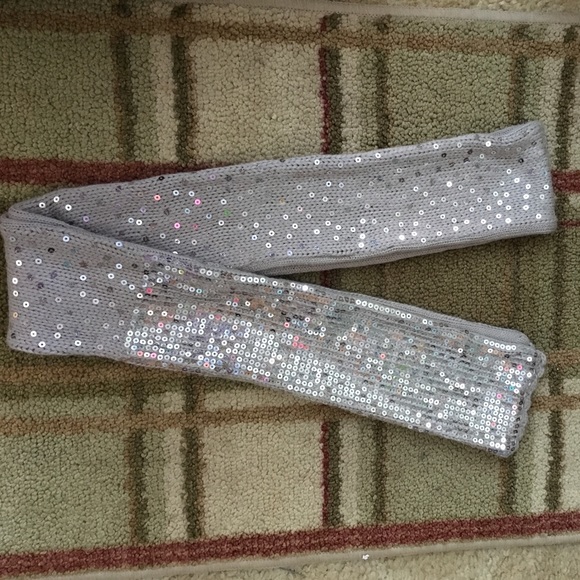 Accessories - ❄️Beautiful sequin scarf❄️