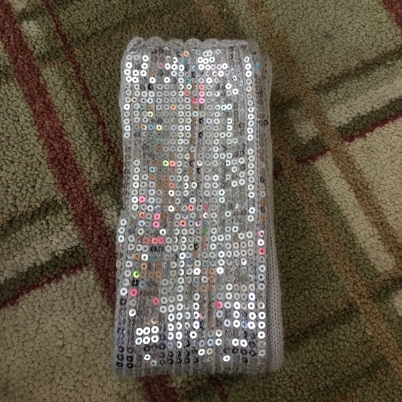 ❄️Beautiful sequin scarf❄️ - Picture 2 of 2