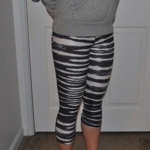 LAST $$ DROP Nike Dri-Fit Cropped Zebra Leggings