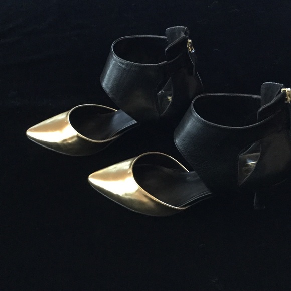 STUNNING KELSI DAGGER SANDALS/SHOES GOLD AND BLACK - Picture 2 of 4