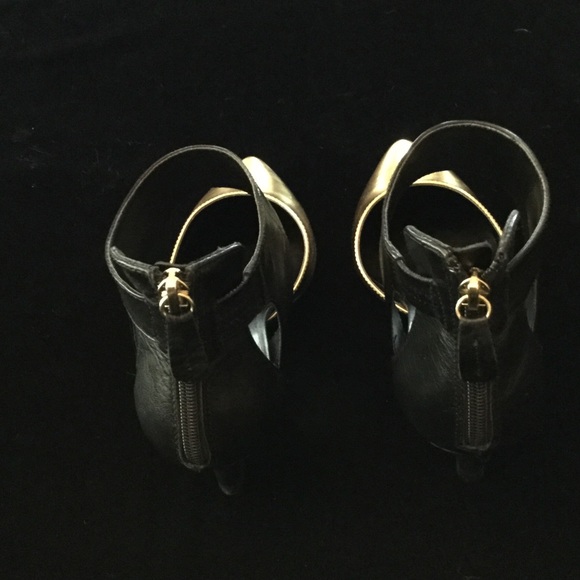 STUNNING KELSI DAGGER SANDALS/SHOES GOLD AND BLACK - Picture 3 of 4