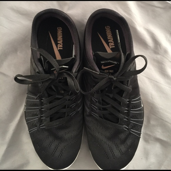 Nike women's free TR6 gold new with out the box - Picture 6 of 6