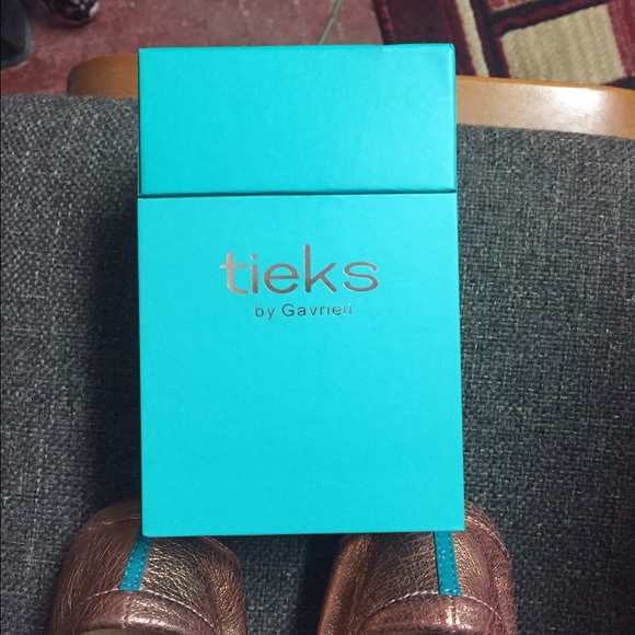 Size 8 Rose Glam Tieks - Picture 3 of 5