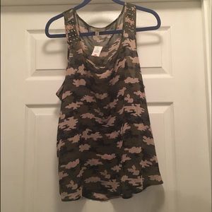 ⭐️FINAL⭐️ NWT SHEER camo flowy tank