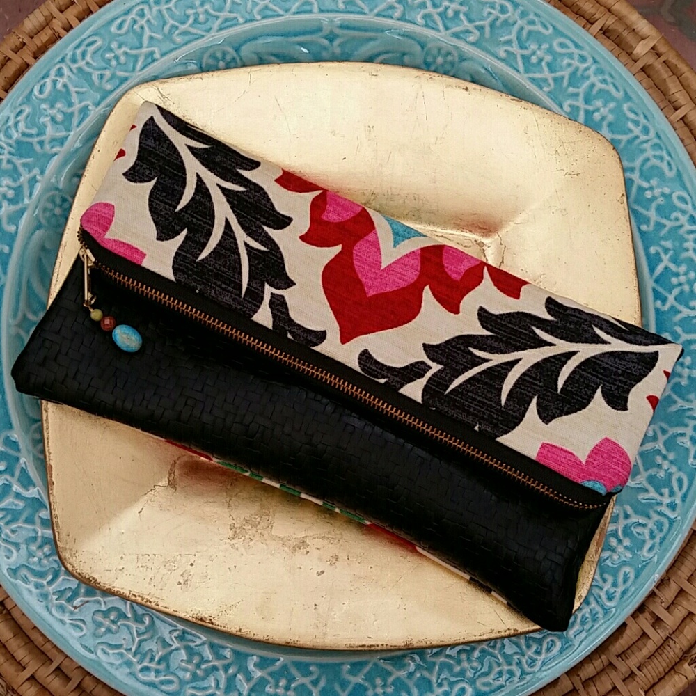 Foldover Clutch with bright Lining