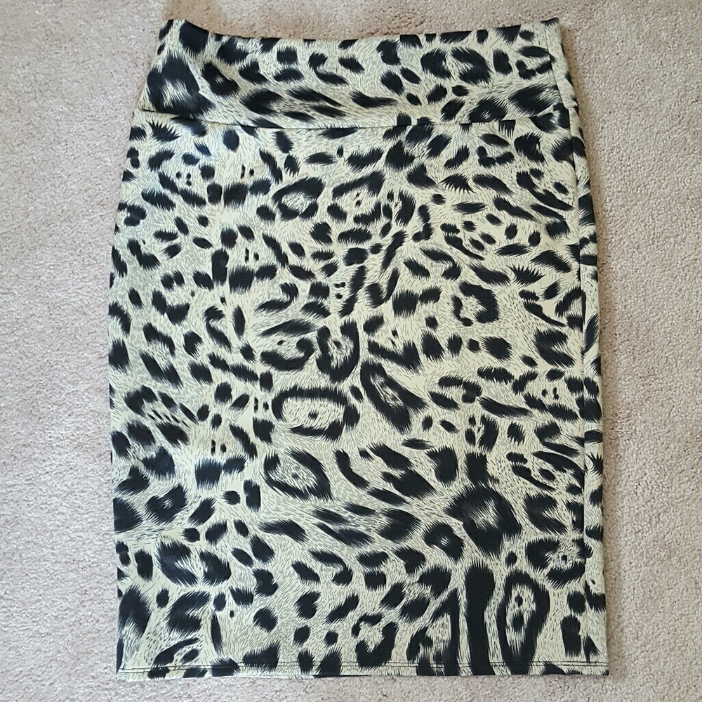 *Sold Locally* LuLaRoe Cassie  <Pencil Skirt>