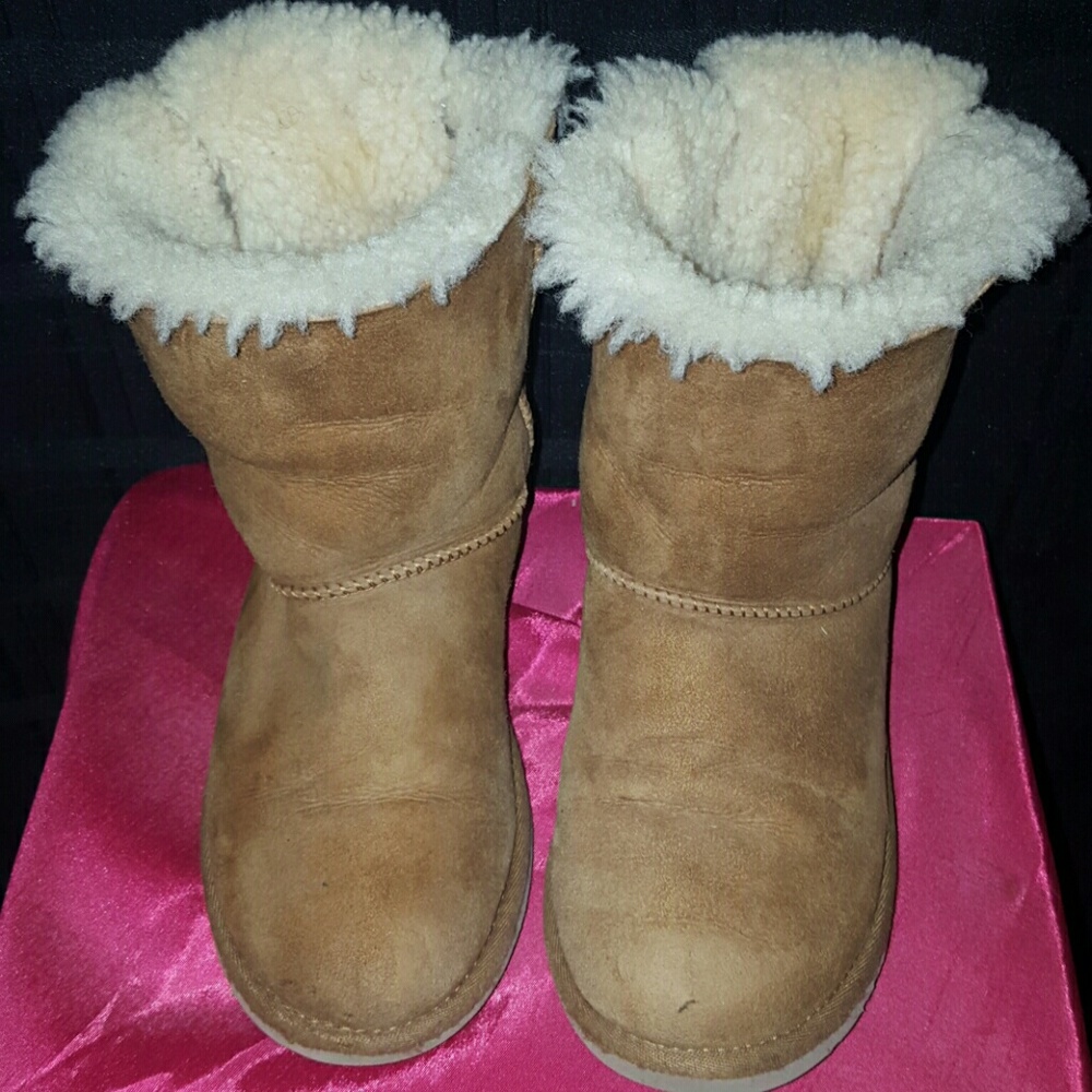 SOLD...Genuine Sheepskin & Leather Girls Uggs