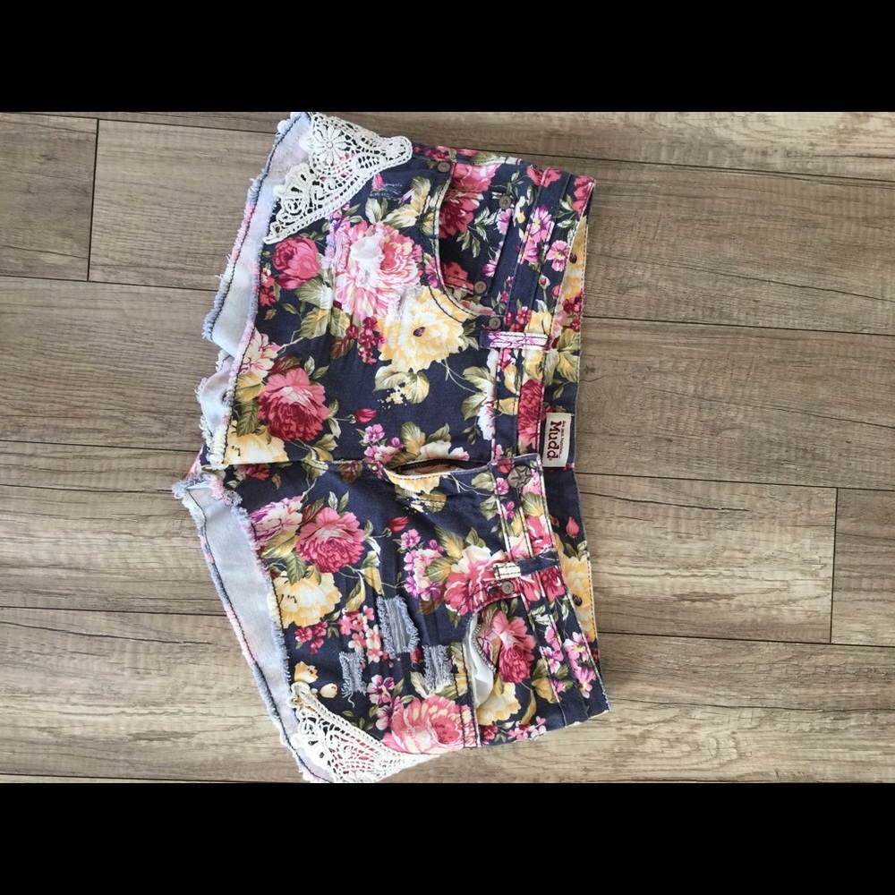 Floral lace shorts