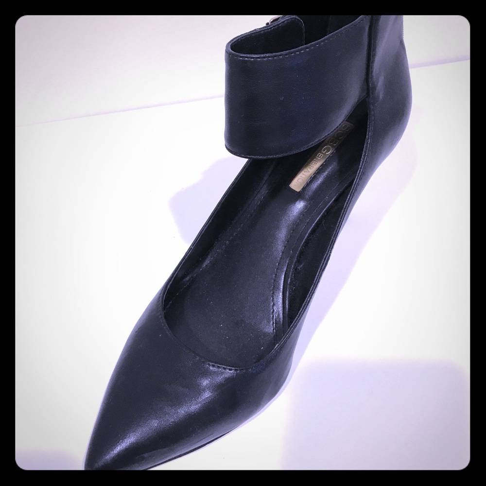 BCBGMAXAZRIA classic pointed toe pump