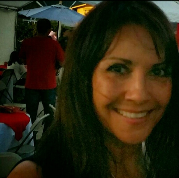 Meet your Posher, Marlene🌺🐚🍍🍒🌴 - Picture 2 of 2