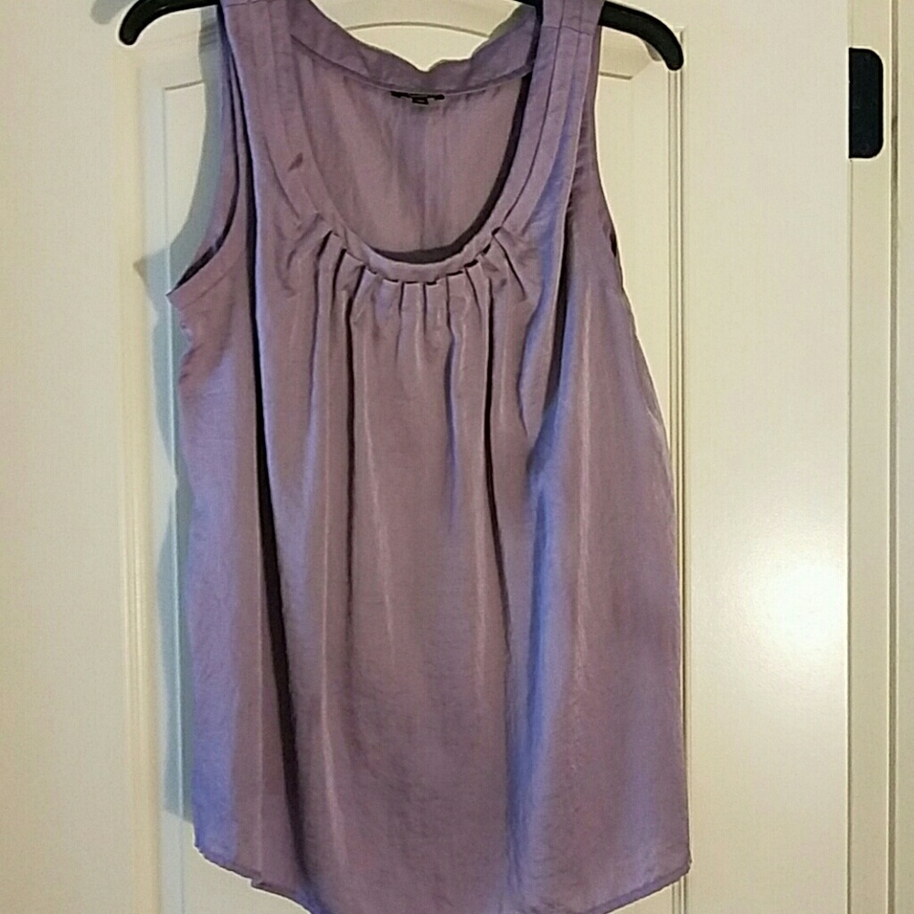 Sleeveless tee,
