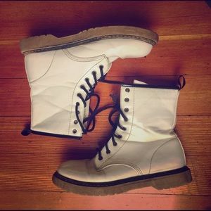 Doc Martens- White