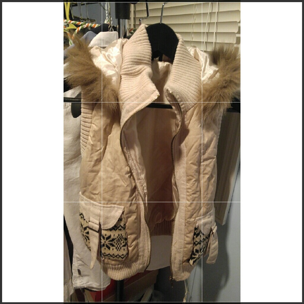 Vest. New. size 0-4