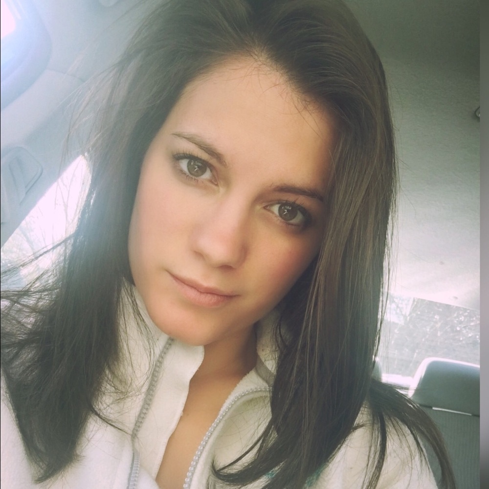 Meet your Posher, Samia