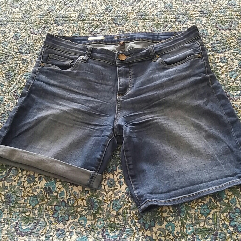 EUC Kut From The Kloth Catherine Boyfriend Shorts